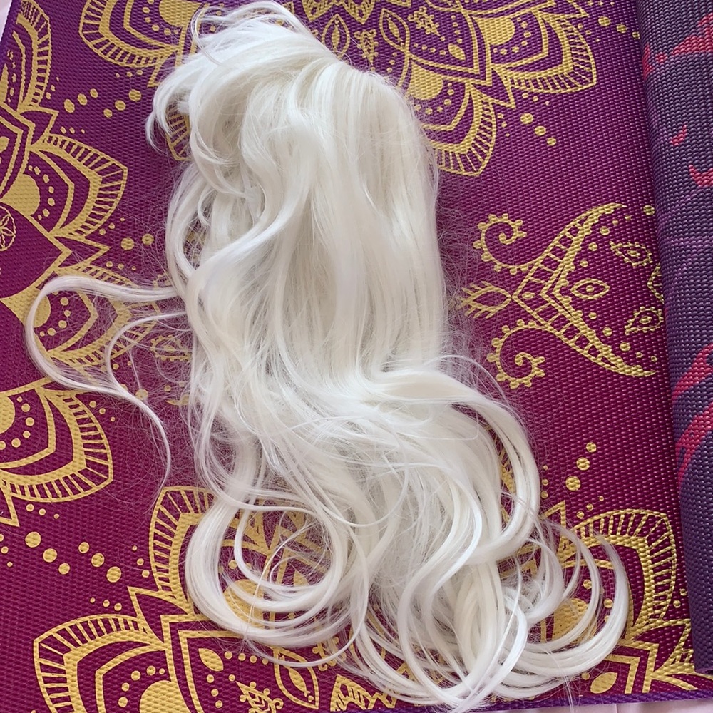 White wig